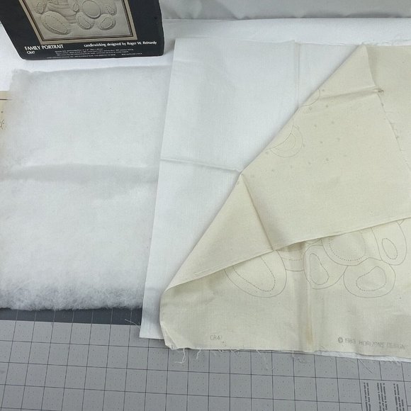 Vintage Prism Designs Horizons Family Portrait Padded Teddy Bears Sampler 11x14 - Picture 4 of 9